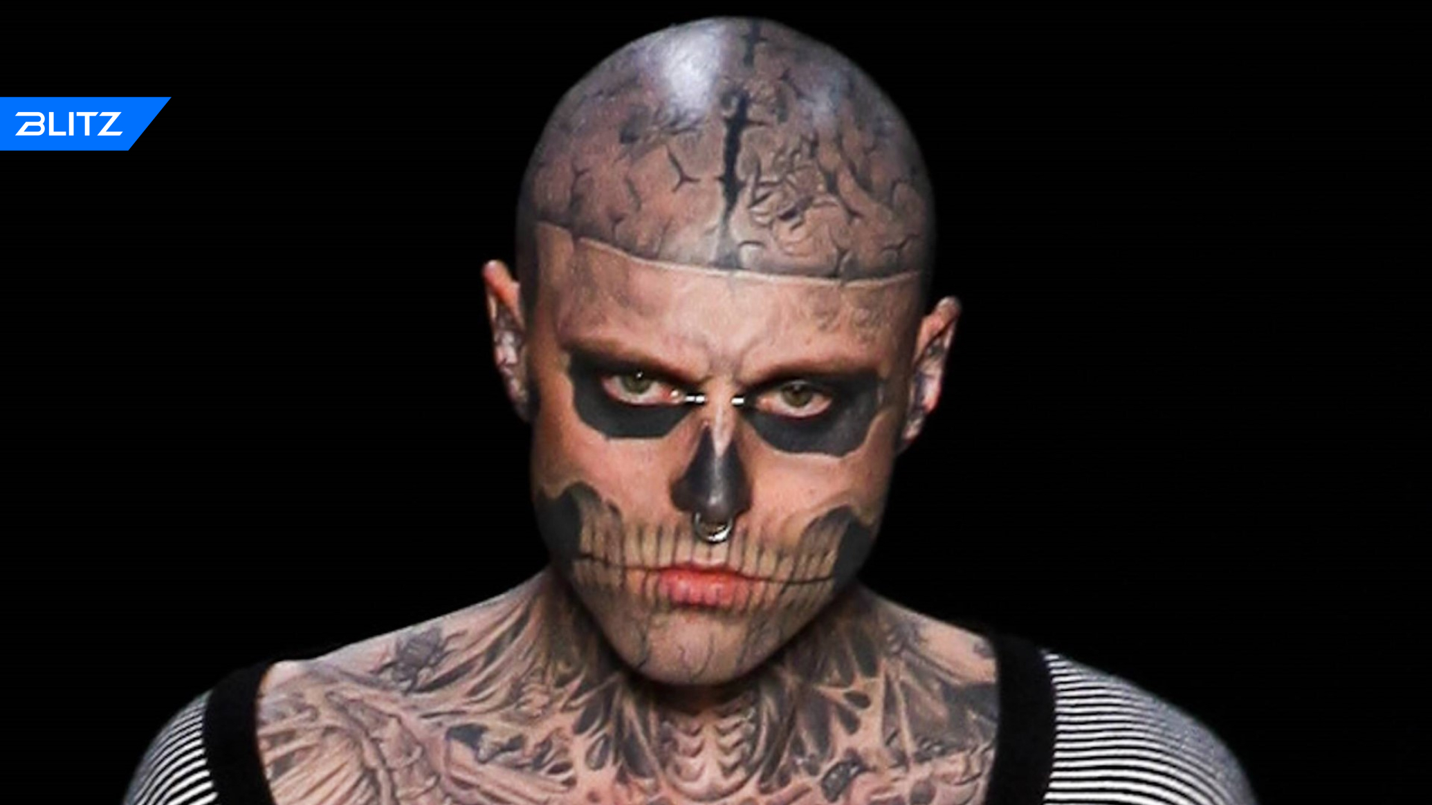 Как выглядит самый татуированный человек